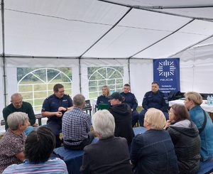 Zgromadzeni uczestnicy debaty społecznej.