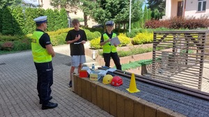 Stanowisko przygotowane przez policjantów Komendy Powiatowej Policji w Strzyżowie - test wiedzy.