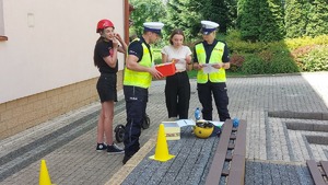 Stanowisko przygotowane przez policjantów Komendy Powiatowej Policji w Strzyżowie - test wiedzy.