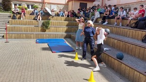 Stanowisko przygotowane przez policjantów Komendy Powiatowej Policji w Strzyżowie - test sprawności fizycznej.