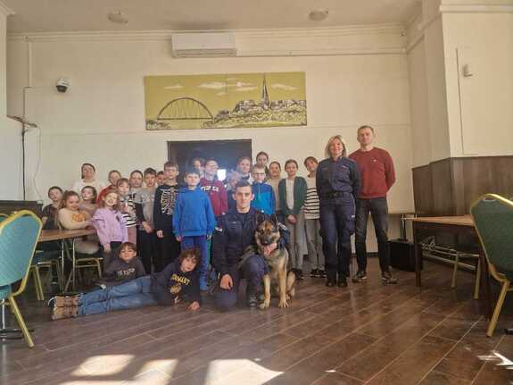 Grupa uczestników spotkania.